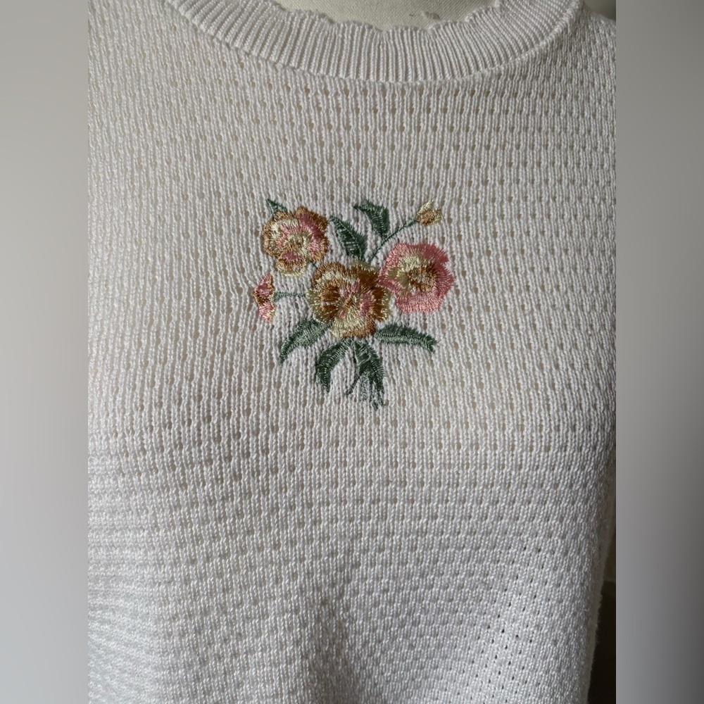 🌷Vintage Giordano Embroidered Floral Knit Sweater Top White Cottagecore L 3/$30 - Picture 2 of 7
